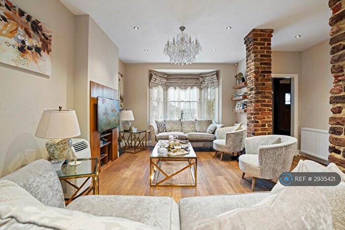3 Bedroom Semi-Detached House To Rent In Warwick Road, Barnet, EN5