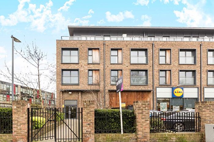 2 Bedroom Flat To Rent In Clapham Road, Clapham, SW9