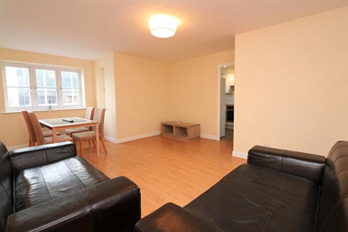 2 Bedroom Apartment To Rent In Wheat Sheaf Close, Isle Of Dogs, E14