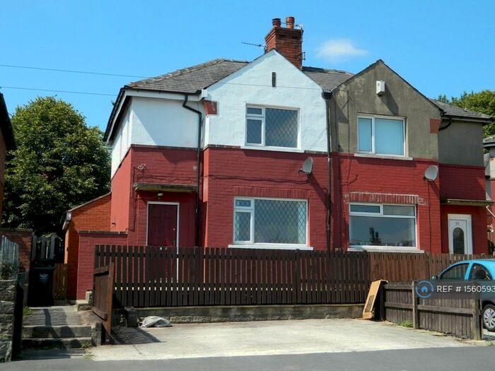 4 Bedroom Semi-Detached House To Rent In Vegal Crescent, Halifax, HX3