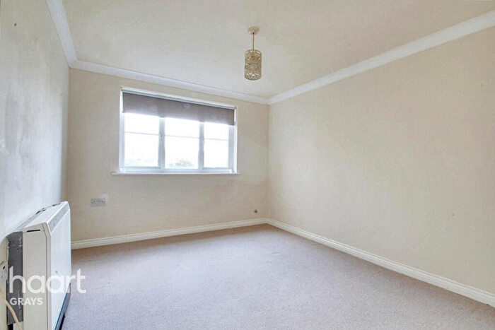 2 Bedroom Flat For Sale In Dunlop Road, Tilbury, RM18