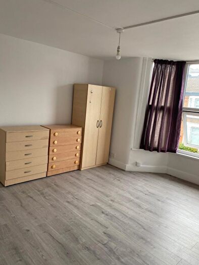5 Bedroom Flat To Rent In Leyton Park, Leyton, E10