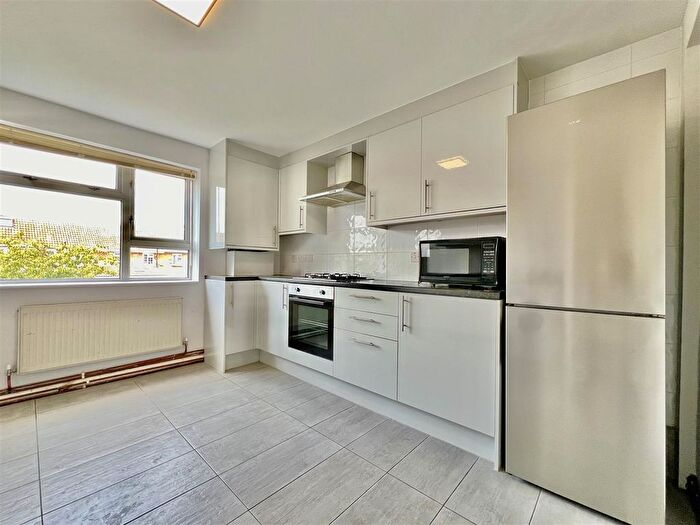 2 Bedroom Flat To Rent In Northfield Road, Heston, TW5