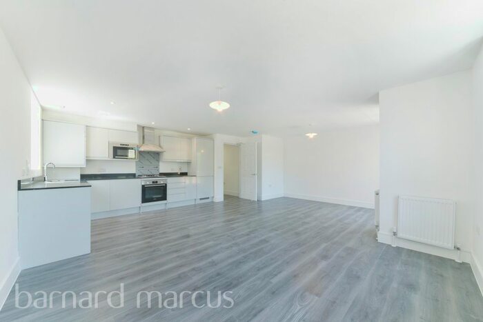 2 Bedroom Flat To Rent In Downsway, Sanderstead, South Croydon CR2