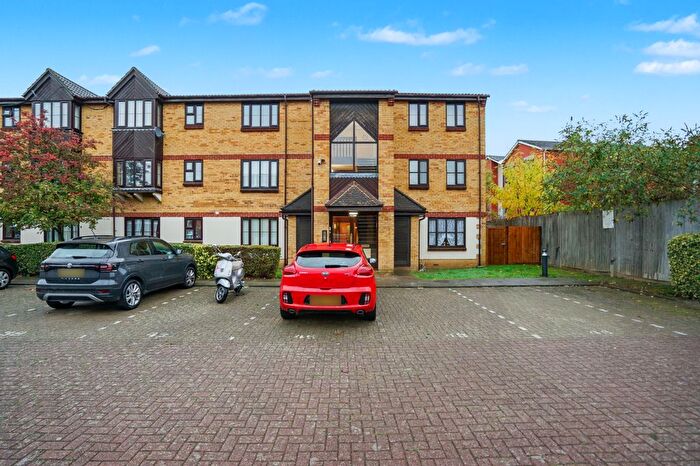 1 Bedroom Flat For Sale In Summerhill Way, Mitcham, CR4