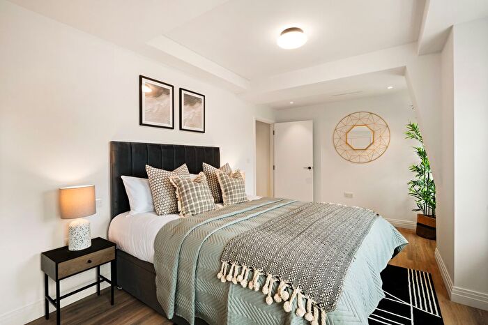 3 Bedroom Flat To Rent In Duncan House, Dolphin Square, London, London, SW1V