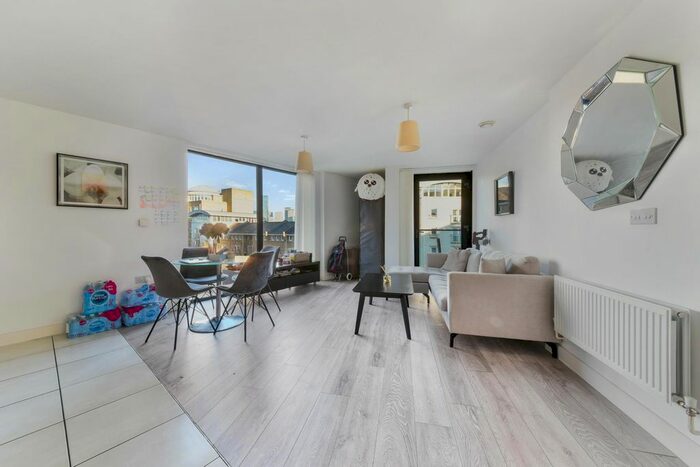 3 Bedroom Flat To Rent In Claremont House, Quebec Way, SE16