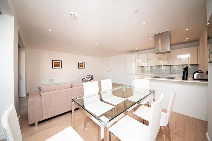 3 Bedroom Apartment To Rent In Horizons Tower, Yabsley Street, London, E14