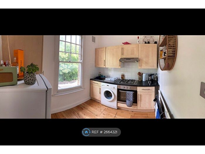 2 Bedroom Flat To Rent In West Bank, London, N16