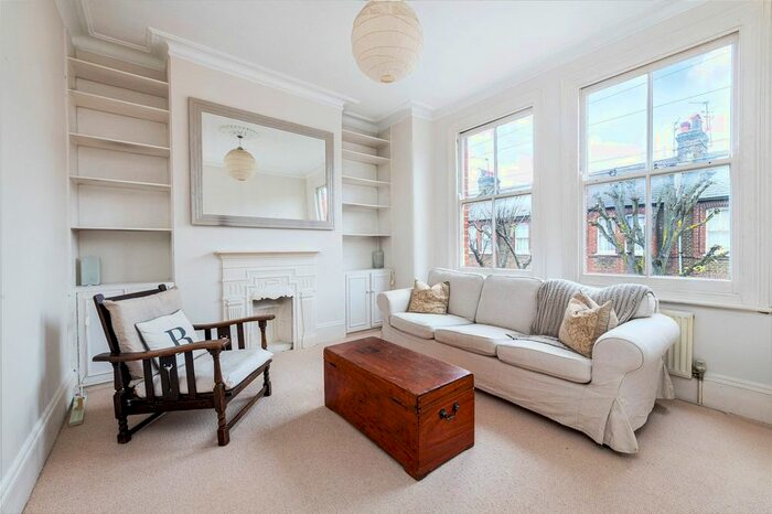 2 Bedroom Flat To Rent In Emu Road, London, SW8