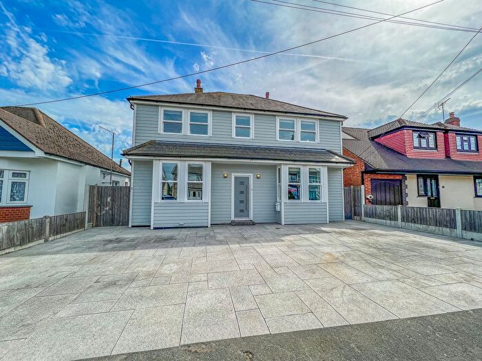 5 Bedroom Detached House For Sale In York Road, Ashingdon, SS4