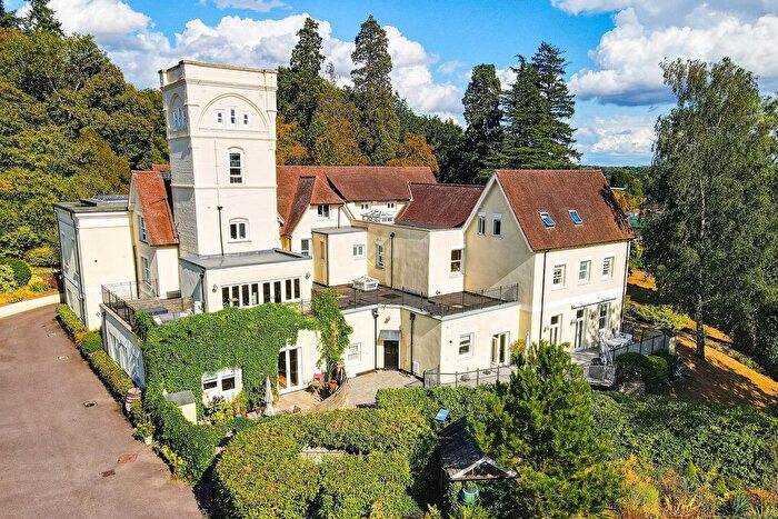 2 Bedroom Flat For Sale In Coopers Hill Road, Nutfield, RH1