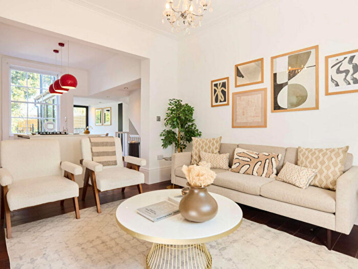 2 Bedroom Flat To Rent In Offord Road, London, N1