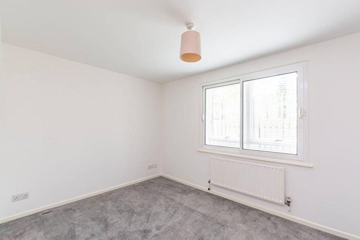 1 Bedroom Flat To Rent In Kew Bridge Court, Chiswick, London, W4