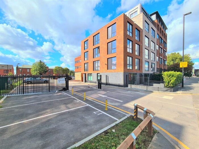 2 Bedroom Flat To Rent In Bath Road, Slough SL1