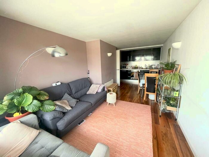 2 Bedroom Apartment To Rent In Whitehall Waterfront, LS1