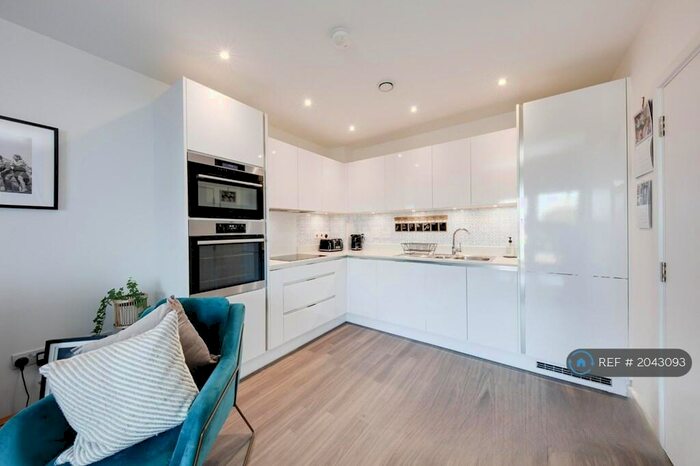 1 Bedroom Flat To Rent In Freesia Lodge, Harold Wood, RM3