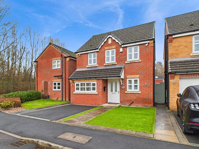 3 Bedroom Detached House For Sale In Thorncroft Avenue, Tyldesley, M29