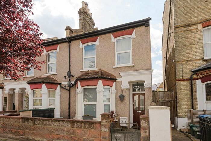 3 Bedroom Flat To Rent In Hartfield Road, London, SW19