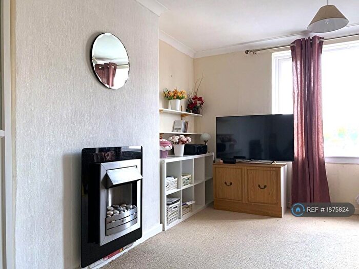 2 Bedroom Flat To Rent In Helensburgh Drive, Glasgow, G13