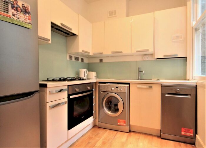 3 Bedroom Flat To Rent In College Place, Camden Town, NW1