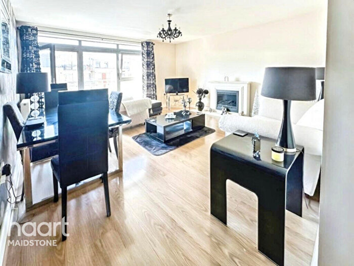2 Bedroom Apartment For Sale In Hart Street, Maidstone, ME16