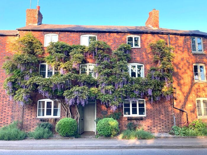 4 Bedroom Cottage For Sale In Oxford Road, Adderbury, Banbury, OX17