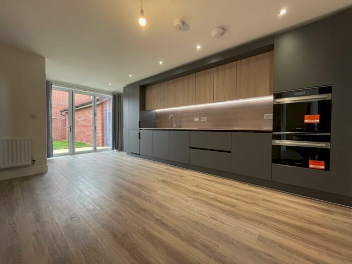 4 Bedroom House To Rent In Carter Meadow, Warwick, CV34