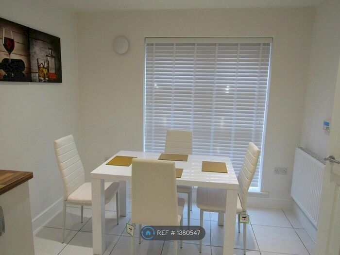 3 Bedroom Semi-Detached House To Rent In Mellor Street, Manchester, M40