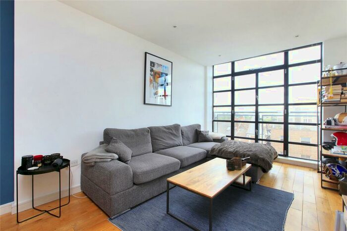 2 Bedroom Flat To Rent In Lavender Hill, Battersea, London, SW11