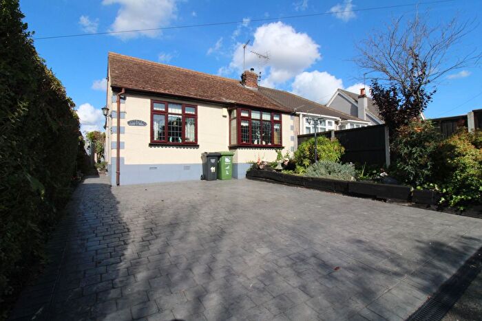 3 Bedroom Semi-Detached Bungalow For Sale In The Meads, Basildon, SS16
