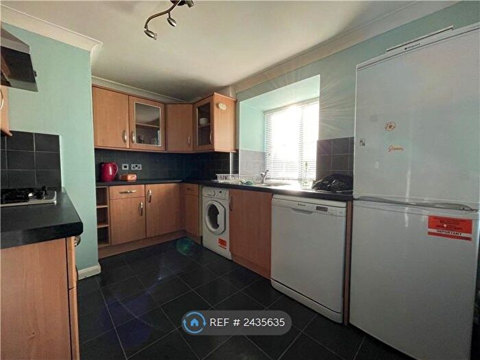 2 Bedroom Flat To Rent In Ranelagh Court, London, HA8