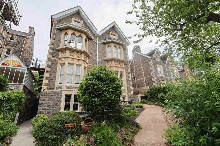 2 Bedroom Flat For Sale In Victoria Road, Clevedon, BS21