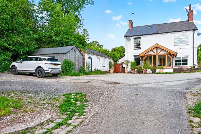 4 Bedroom Semi-Detached House For Sale In Tunnel End, Dutton, WA4