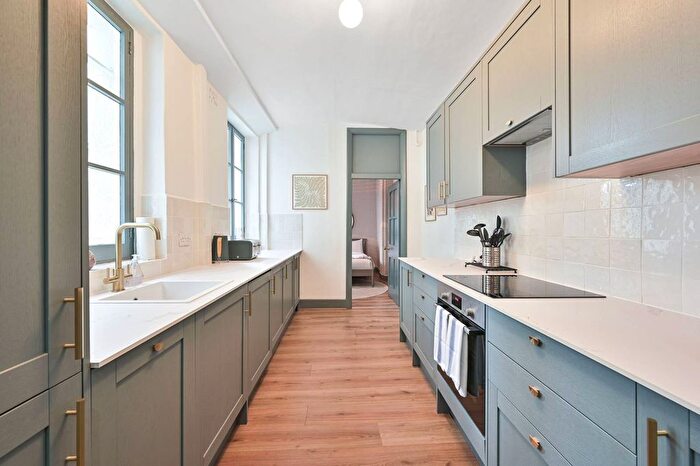 2 Bedroom Flat For Sale In Belsize Park Gardens, Belsize Park, London, NW3