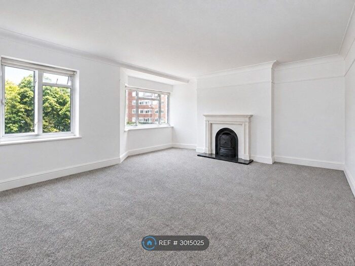3 Bedroom Flat To Rent In Queens Road, Richmond, TW10
