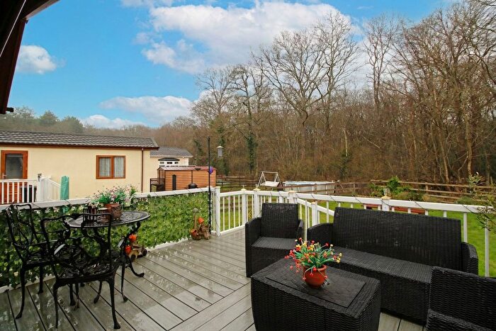 2 Bedroom Mobile/park Home For Sale In Capel Gardens, Ruckinge, TN26