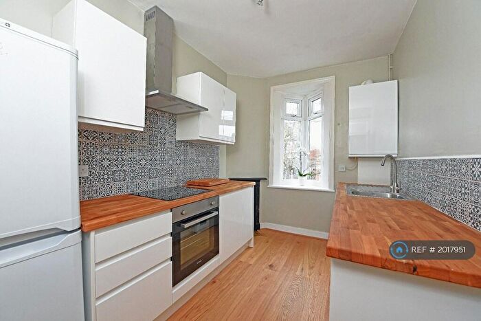 1 Bedroom Flat To Rent In Lightcliffe Road, London, N13
