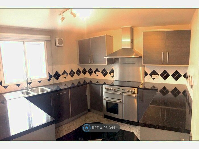 2 Bedroom Flat To Rent In Jarret House, London, E3