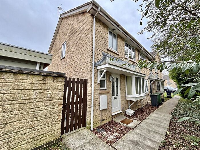 3 Bedroom End Terrace House For Sale In Sutherland Crescent, Chippenham, SN14