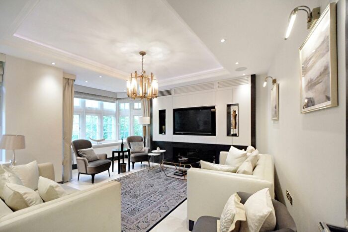 3 Bedroom Flat To Rent In Knightsbridge, London, SW1X