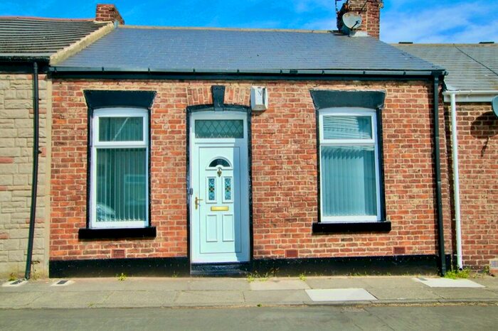3 Bedroom Cottage To Rent In Houghton Street, Sunderland, Tyne And Wear, SR4