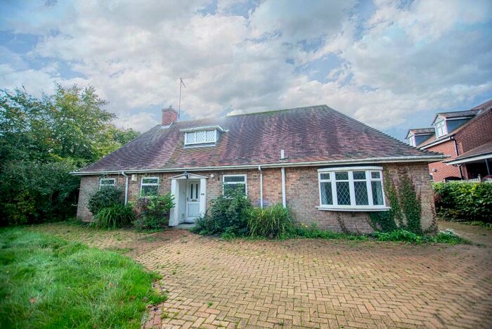 4 Bedroom Bungalow To Rent In West Ella Road, Hull, East Riding Of Yorkshire, HU10