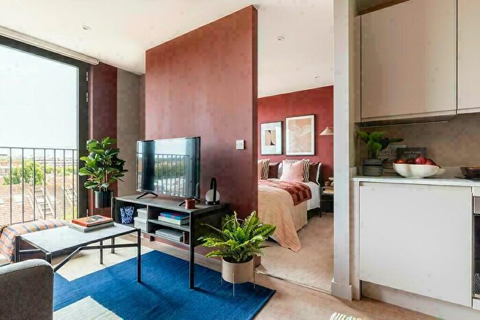 Studio To Rent In Apartment, Hove Gardens, BN3