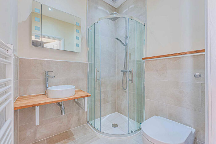 1 Bedroom Apartment For Sale In Bournemouth Park Road, Southend-on-sea, SS2