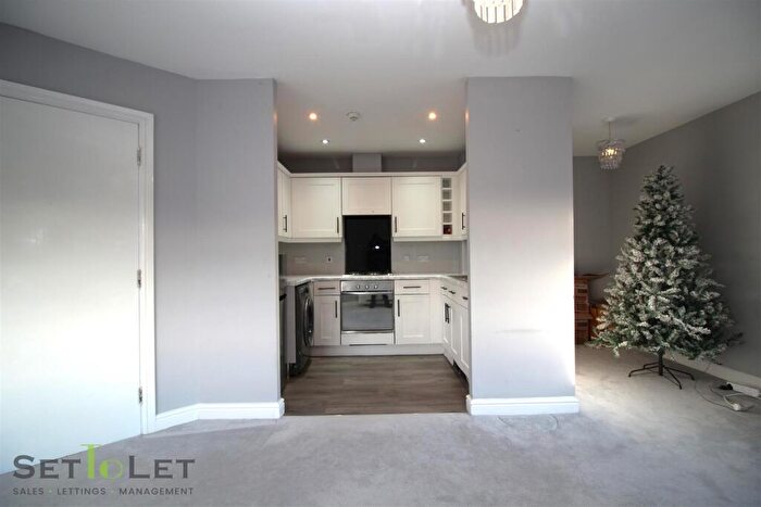 2 Bedroom Flat To Rent In Maidenwell Avenue, Leicester, LE5