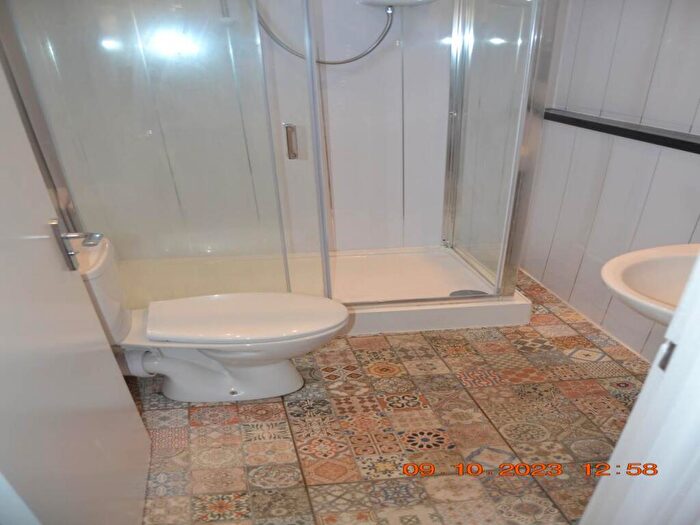 2 Bedroom Flat To Rent In The Parade, Roath, Cardiff, CF24