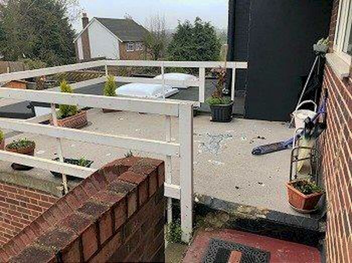 2 Bedroom Maisonette To Rent In Linden Way, Southgate, N14