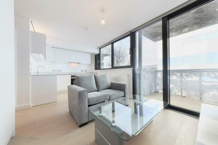 Apartment To Rent In Highgate Hill, London, N19