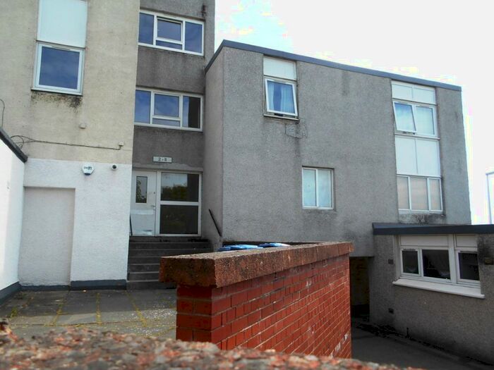 2 Bedroom Flat To Rent In Mercer Place, Dunfermline, Fife, KY11